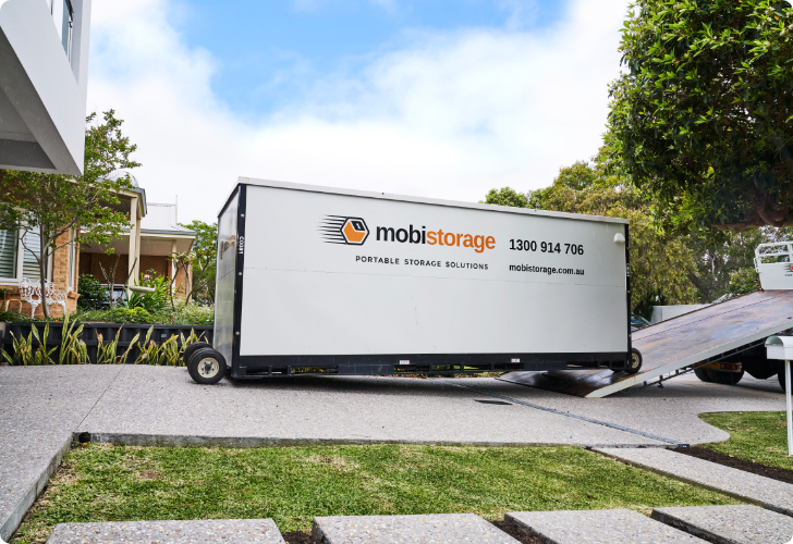Mobistorage container being loaded to a truck